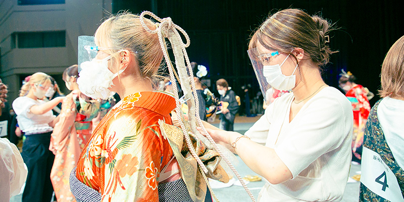 カットステージやサロンヘアショーと盛りだくさん Kanbiの芸術祭 大阪の美容専門学校
